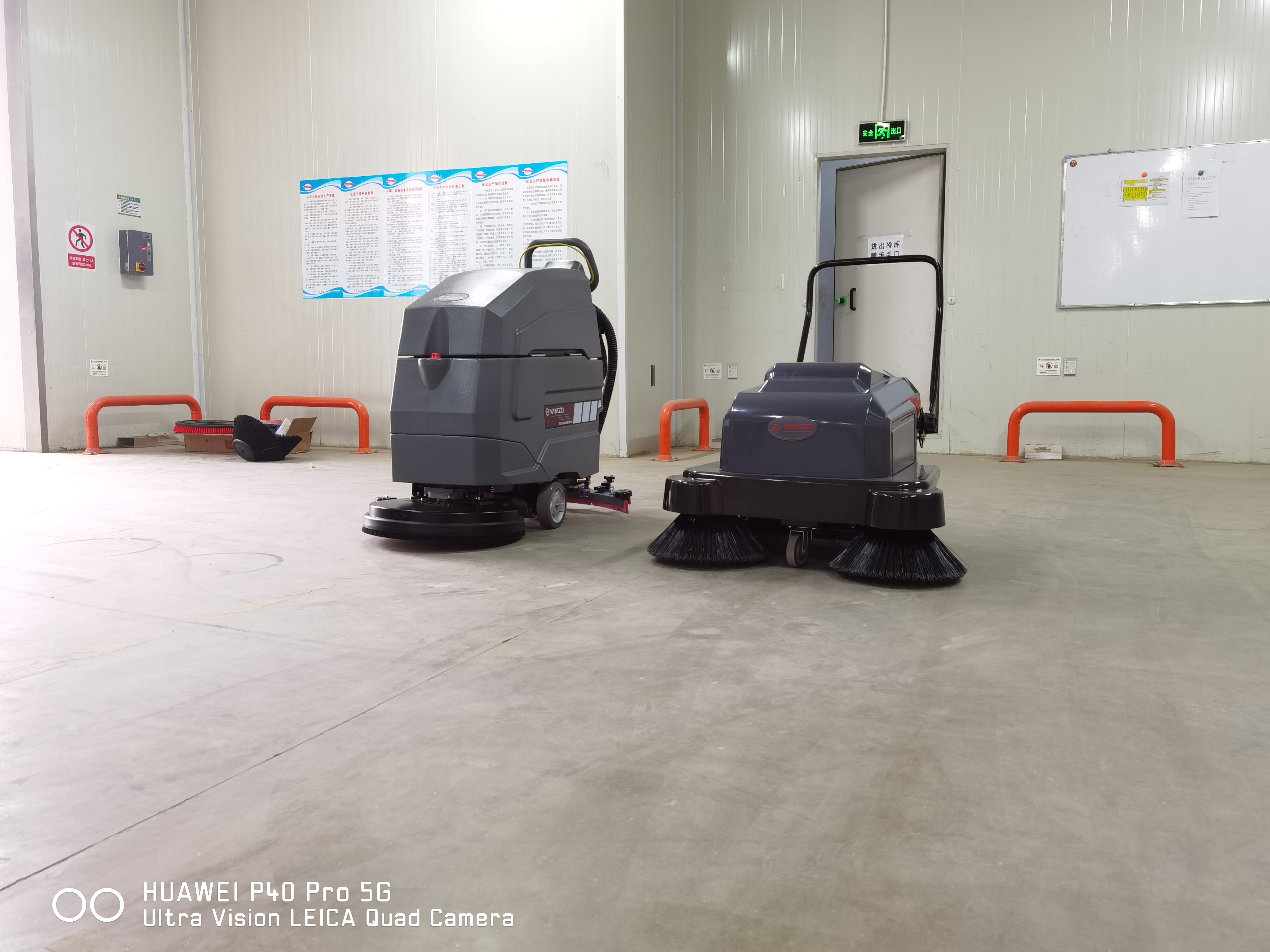 揚子YZ-S3掃地機和YZ-X4洗地機在冷鏈倉庫投入使用